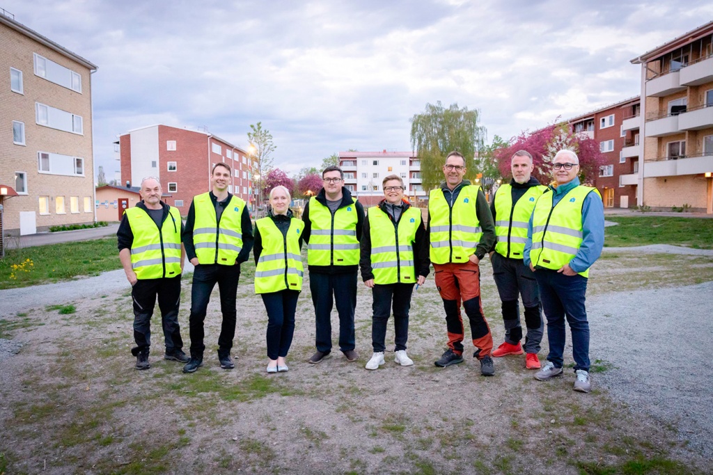 Trygghetsvandrargänget i sina gula västar